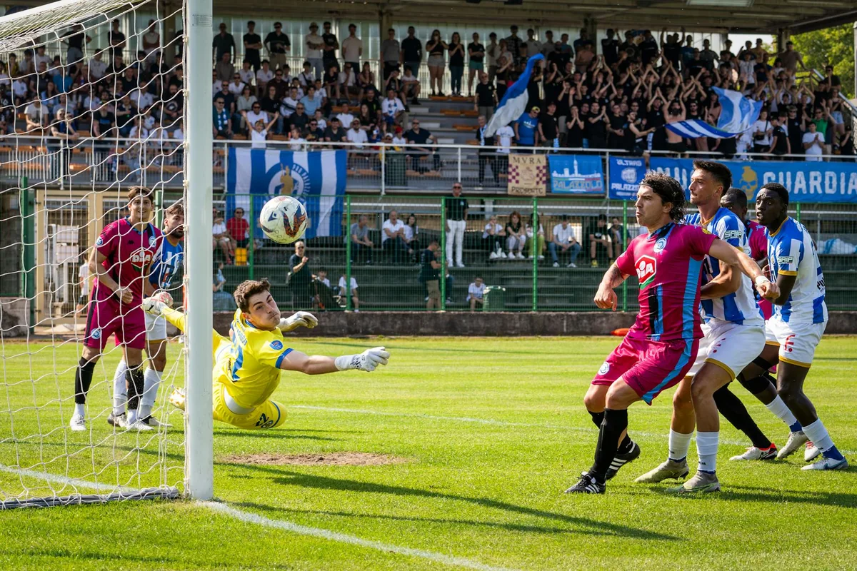 Denis Irwin Complete Full Back Analysis