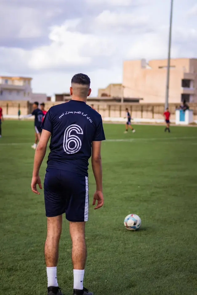 In the hypothetical 2025/26 season, Manchester United’s search for a sustainable identity under Michael Carrick begins with a fundamental question: how do you transition from the t