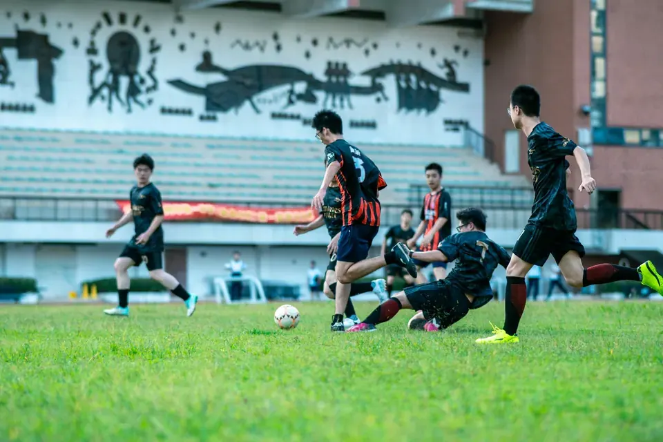 The Technical Foundation: Two-Footedness and Finishing Mechanics